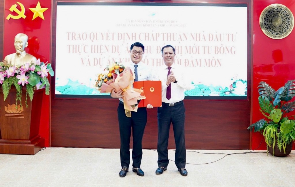 Trao quyết định hai dự án trọng điểm khu kinh tế Vân Phong