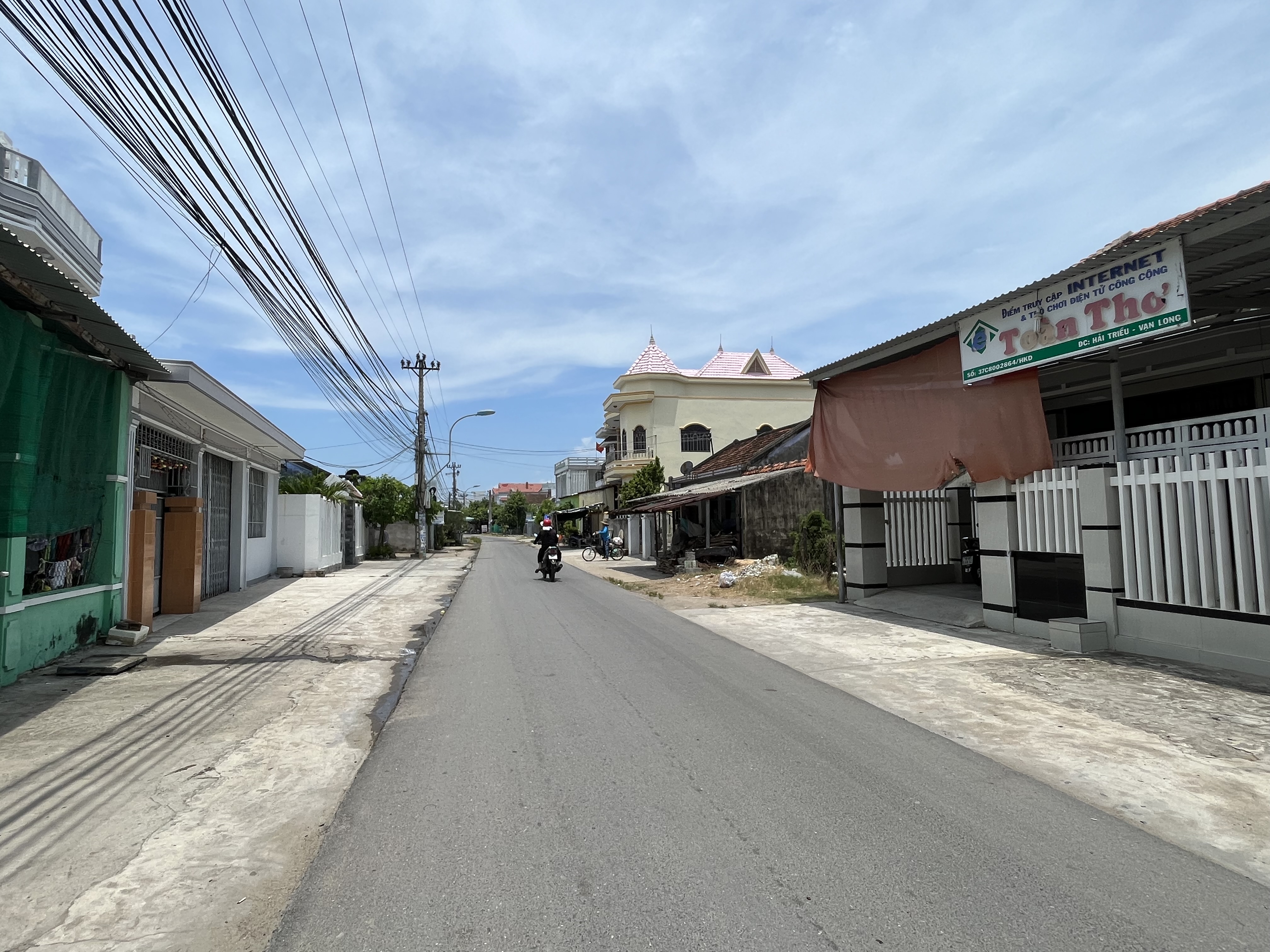 BÁN ĐẤT VÀ NHÀ PK8- KKT VÂN PHONG CÁCH BIỂN 800M