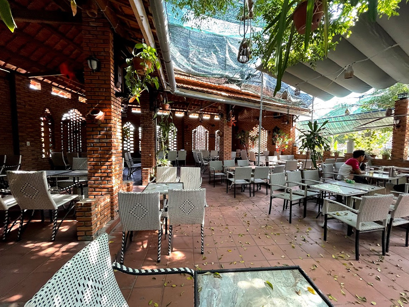 BÁN LÔ GÓC ĐANG CÓ NHÀ KINH DOANH CAFE  (ĐÃ BÁN)